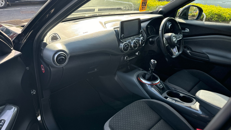 Nissan Juke 1.0 DiG-T N-Connecta 5dr Petrol Hatchback